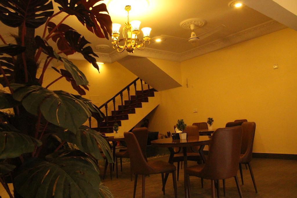 Luxury Inn Karachi Esterno foto