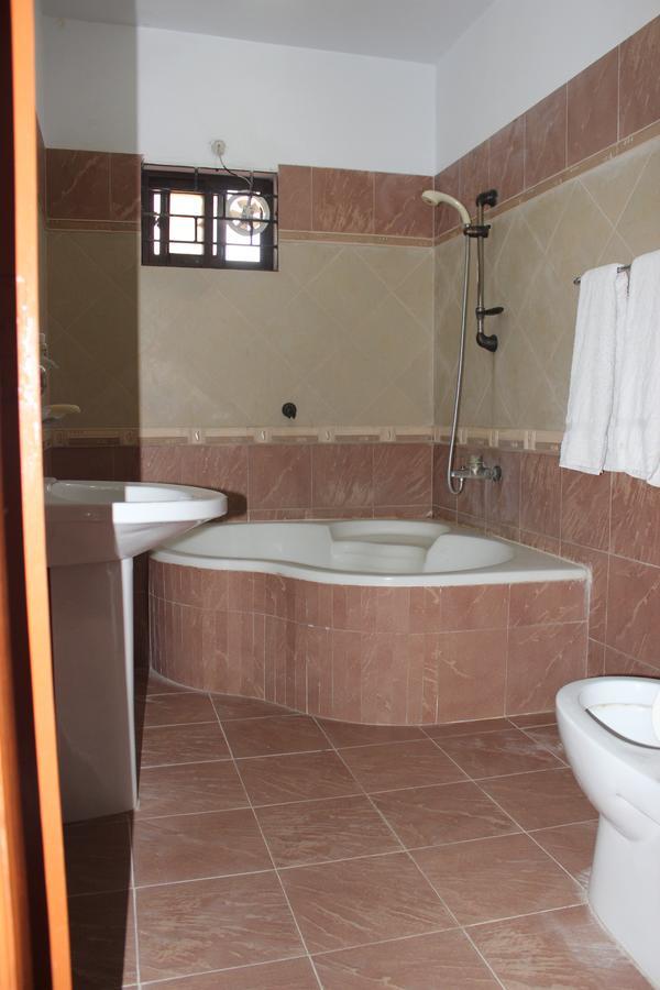Luxury Inn Karachi Esterno foto