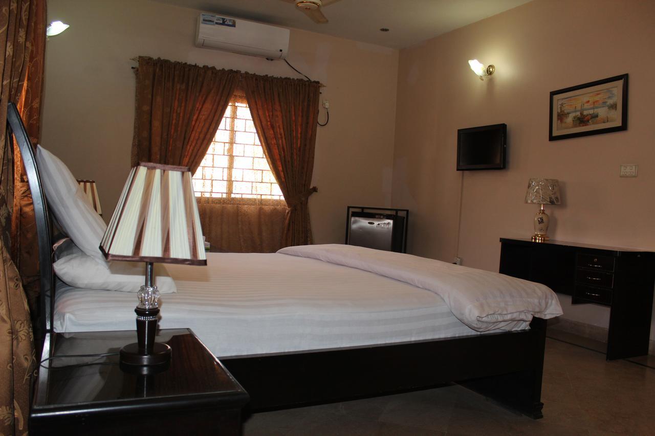 Luxury Inn Karachi Esterno foto