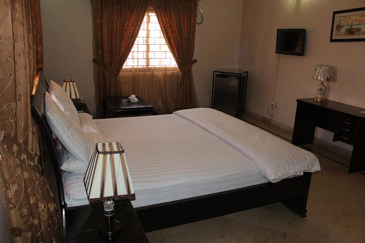 Luxury Inn Karachi Esterno foto