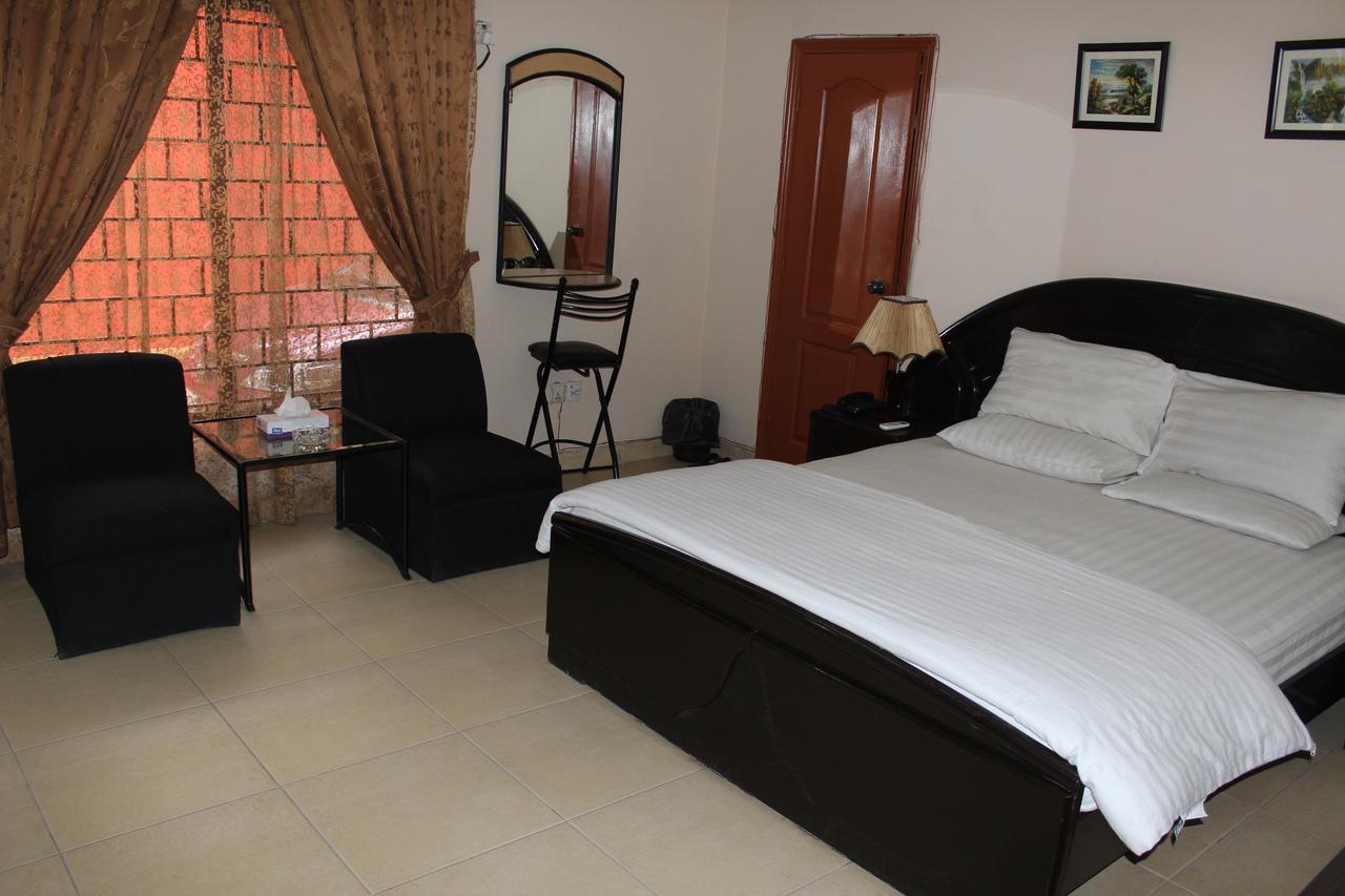 Luxury Inn Karachi Esterno foto