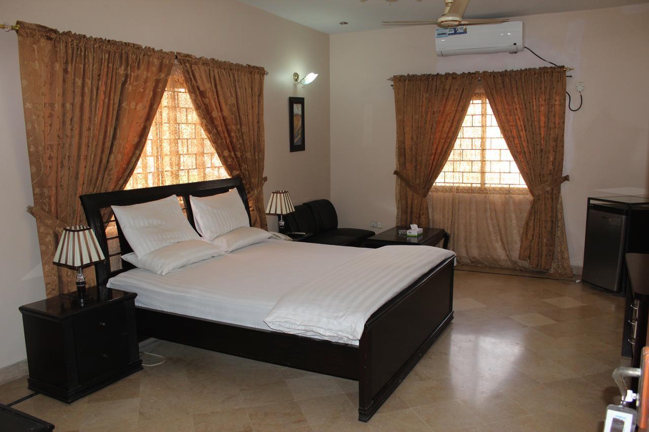 Luxury Inn Karachi Esterno foto