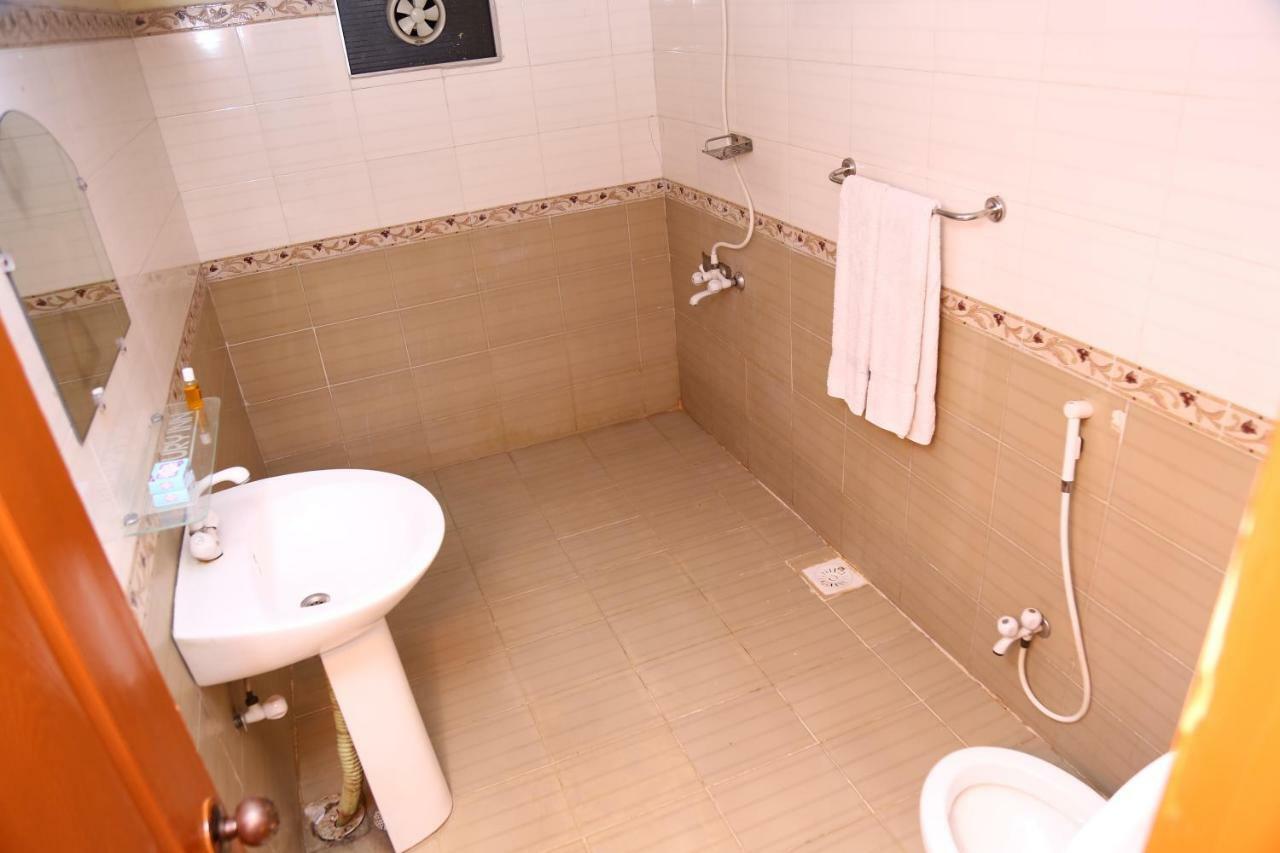 Luxury Inn Karachi Esterno foto