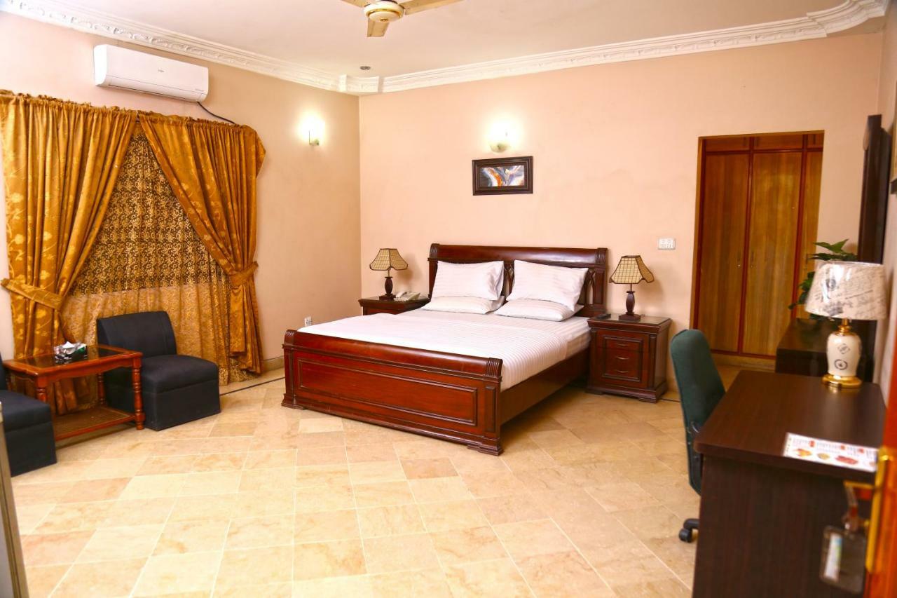 Luxury Inn Karachi Esterno foto