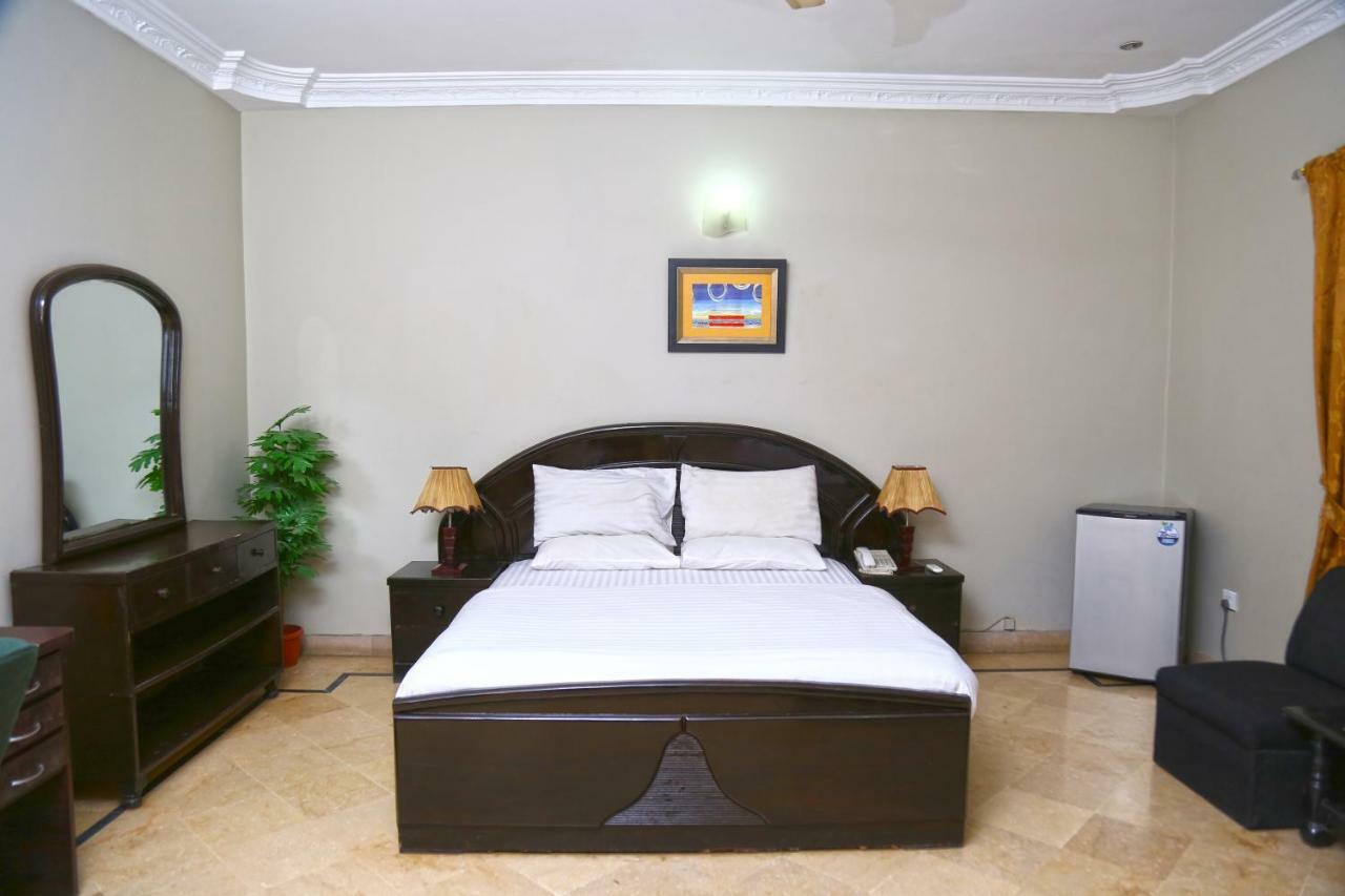 Luxury Inn Karachi Esterno foto