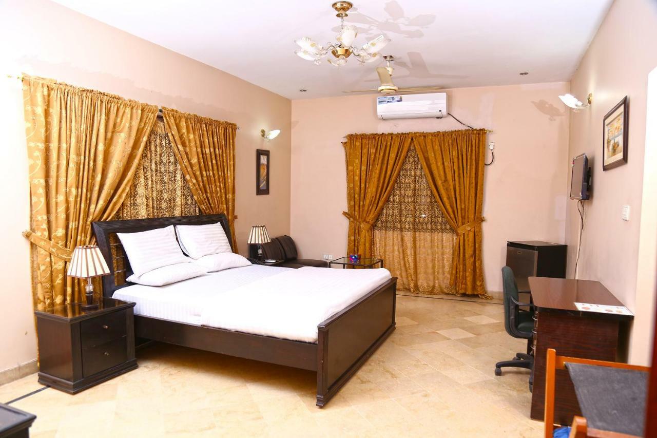 Luxury Inn Karachi Esterno foto