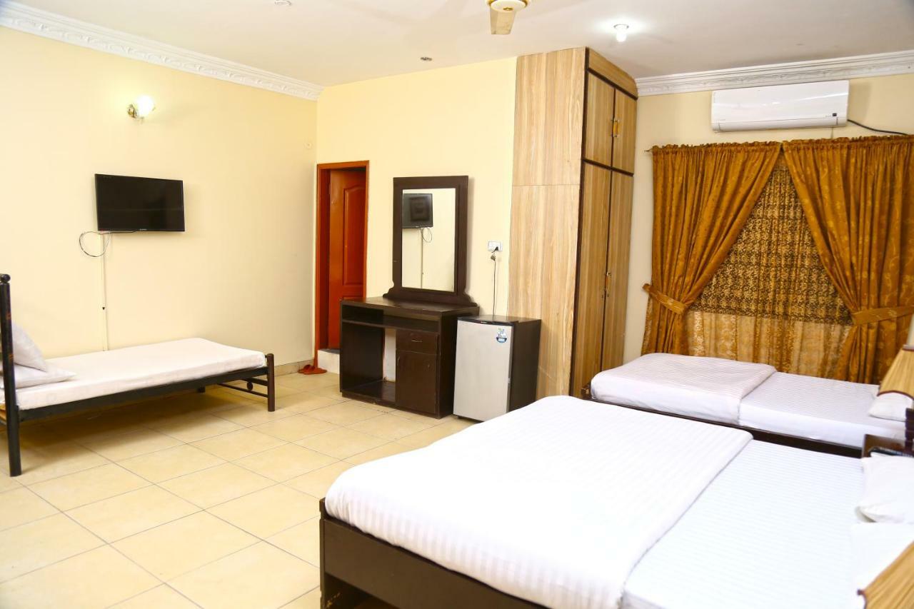 Luxury Inn Karachi Esterno foto