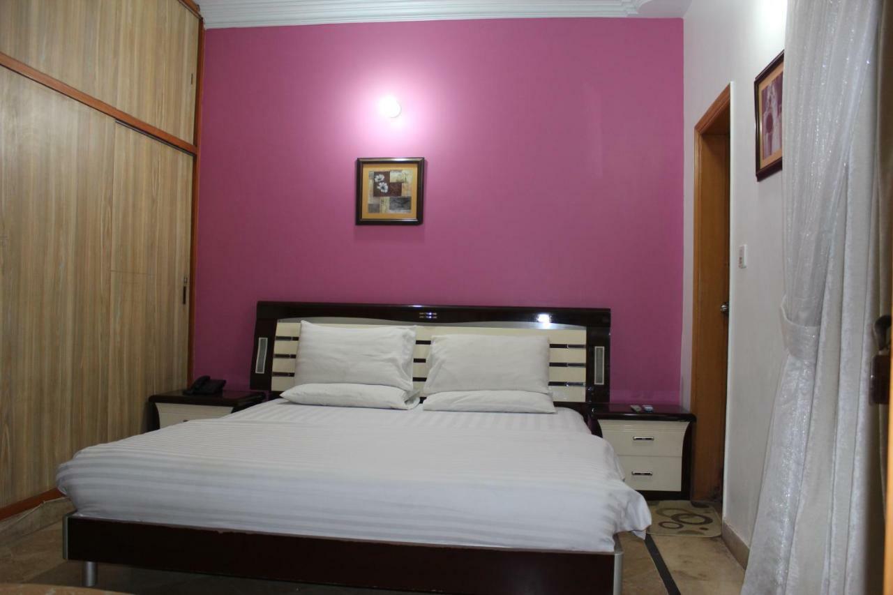 Luxury Inn Karachi Esterno foto
